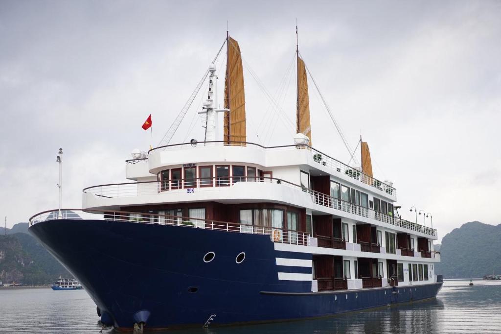 Du Thuyền Erina Cruise 2 Ngày 1 Đêm