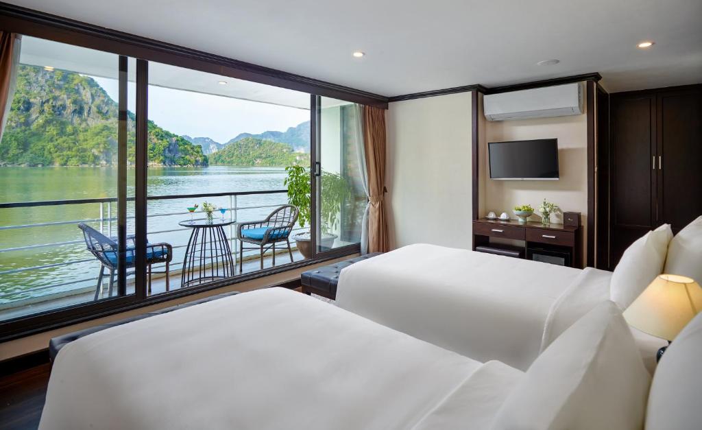 Du Thuyền Mon Cheri Lan Ha Bay 2 Ngày 1 Đêm