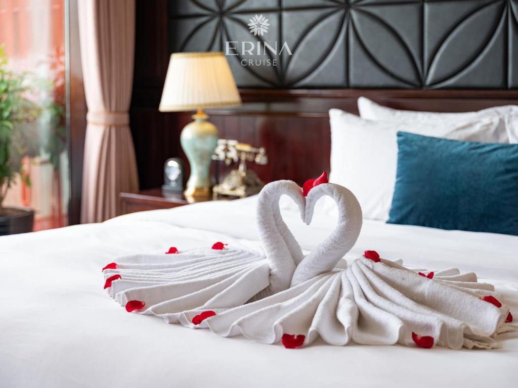 Du Thuyền Erina Cruise 2 Ngày 1 Đêm