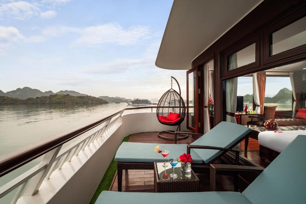 Tour Du Thuyền Dora Cruise 2 Ngày 1 Đêm