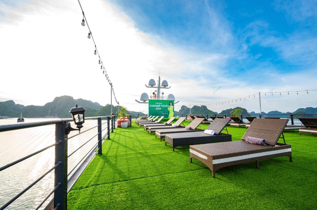 Du Thuyền Velar of the Sea – Lan Hạ Bay 2 Ngày 1 Đêm