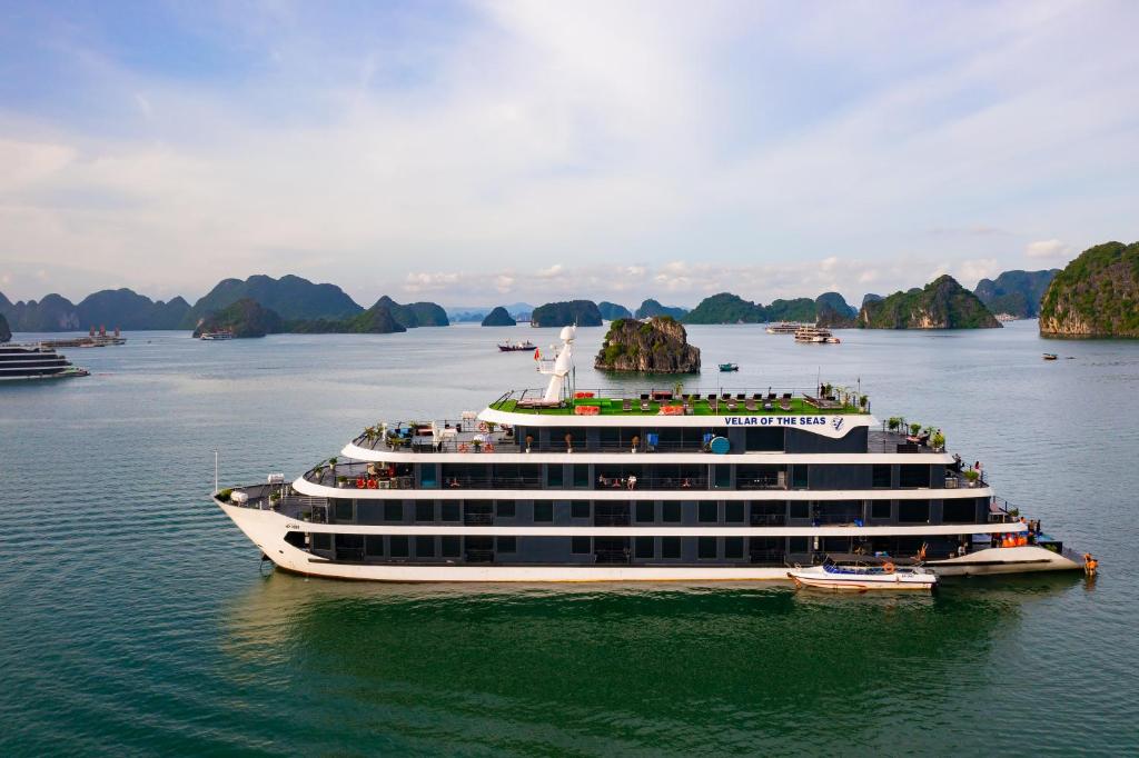 Du Thuyền Velar of the Sea – Lan Hạ Bay 2 Ngày 1 Đêm