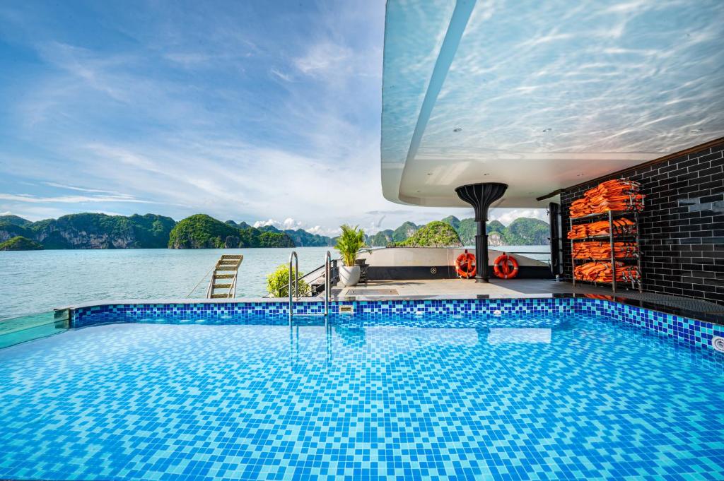 Du Thuyền Velar of the Sea – Lan Hạ Bay 2 Ngày 1 Đêm